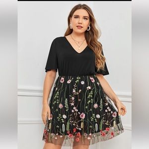 Plus Embroidery Mesh Panel V-Neck A-Line Dress